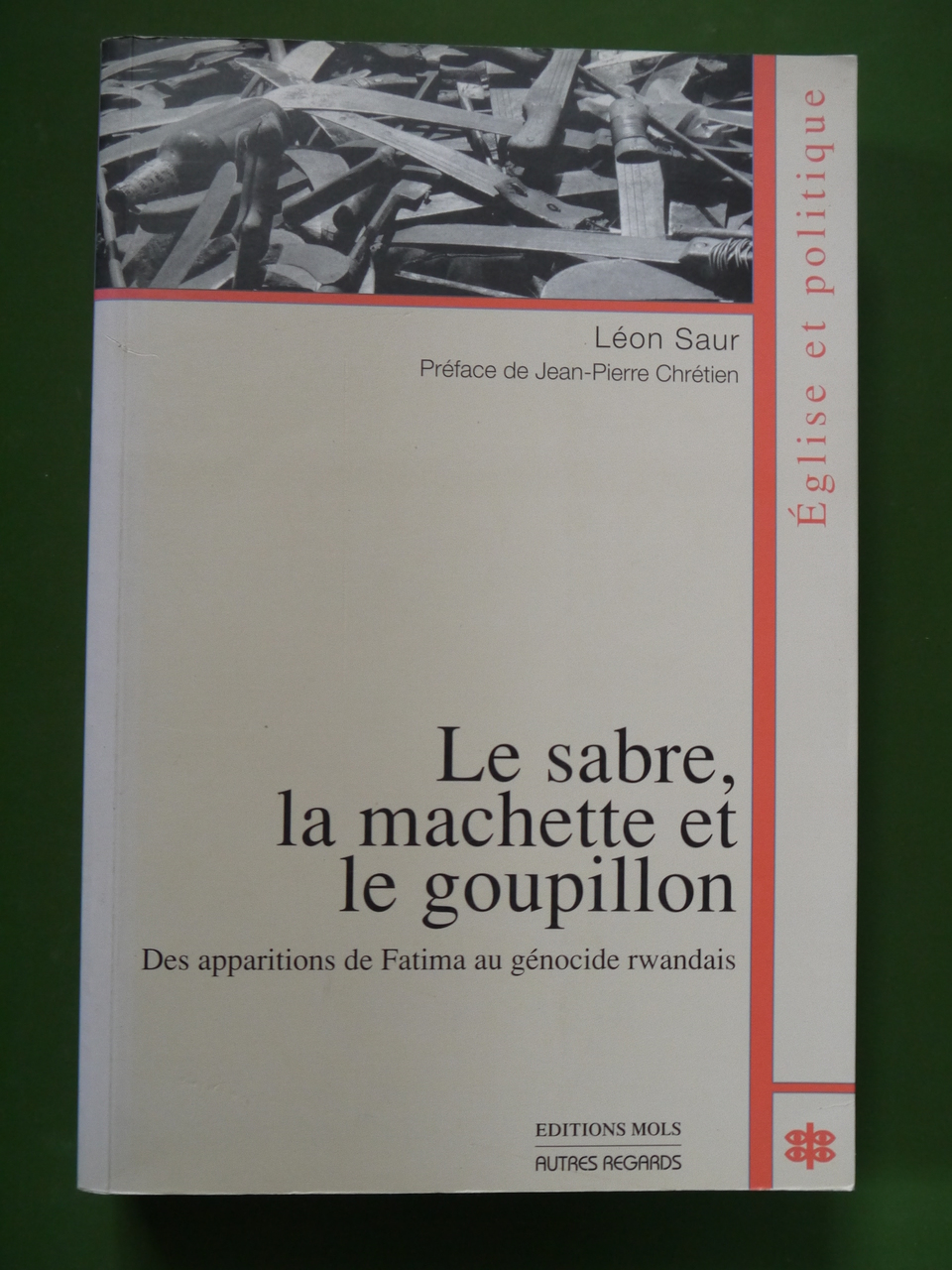 Le sabre, la machette et le goupillon, Léon Saur, Mols, 2004